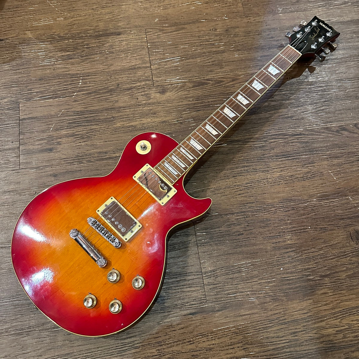 YAMAHA ヤマハエレキギター Studio Lord SL380 ケース付き YAMAHA ヤマハエレキギター Studio Lord SL380 ケース付き 中古
